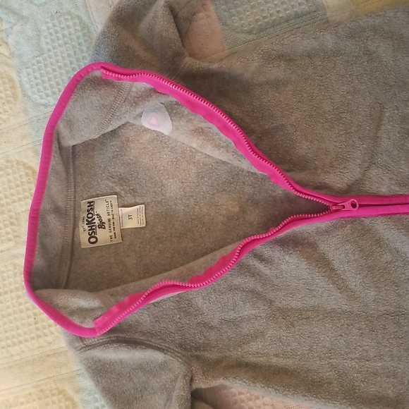 OshKosh sweatshirt size 3T - Picture 4 of 9